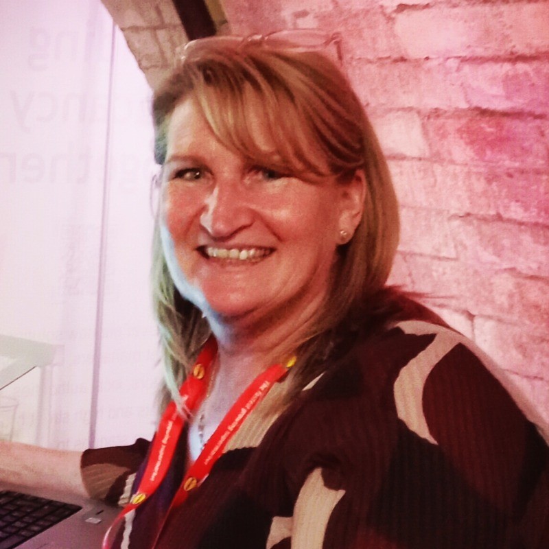 Julie Holden headshot